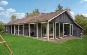 Nice Home In Glesborg With Wifi